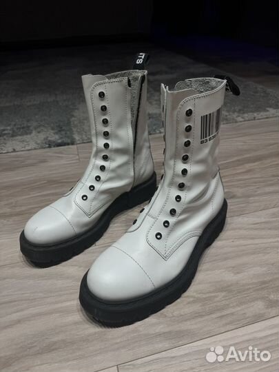 Vtmnts Barcode Army Boots