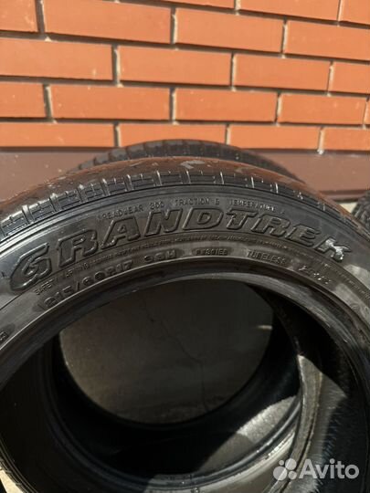 Dunlop Grandtrek ST20 215/60 R17 96H