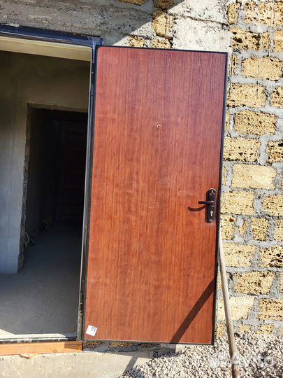 Дверь входная уличная бу