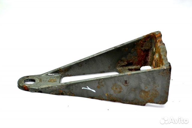 Кронштейн пневморессоры переднего моста, левый vol