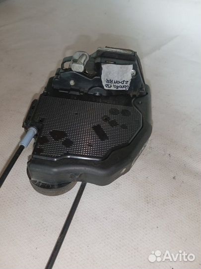 Замок боковой двери задний правый Toyota Corolla