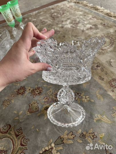 Хрустальная конфетница на ножке