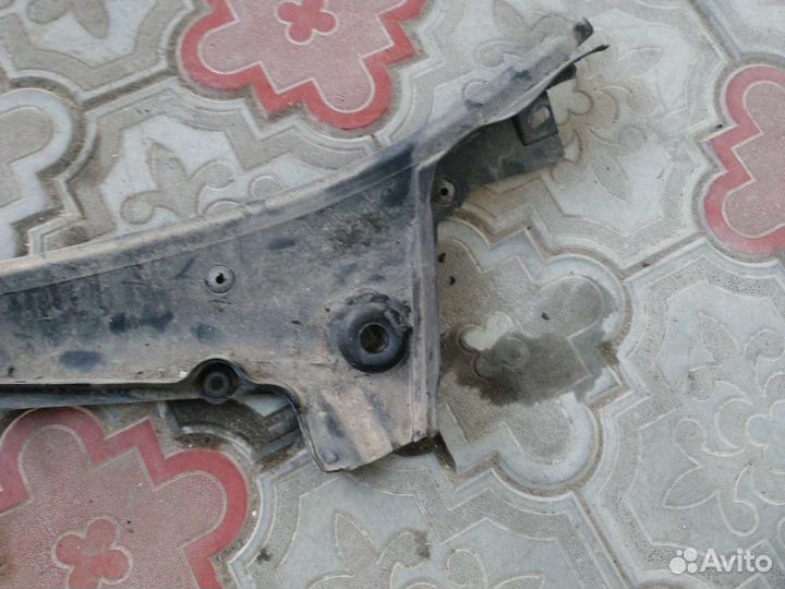 Жабо лобового стекла BMW 7-Series F01