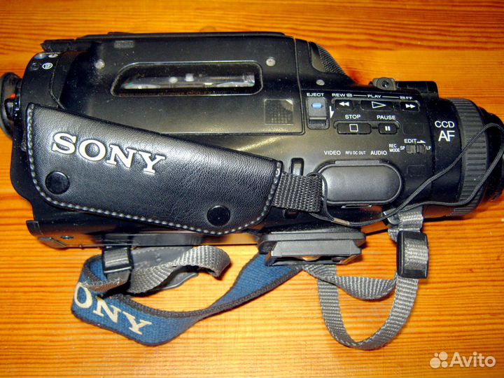 Sony Handycam Video8 CCD-FX400E в шикарном кофре