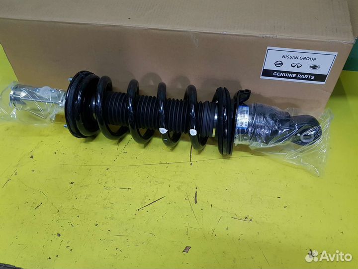 Амортизатор правый Nissan Patrol Y62 561001LB2A