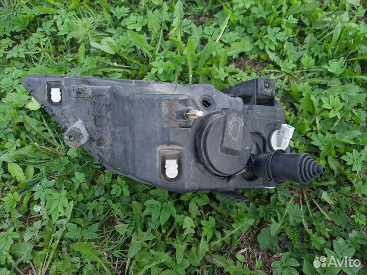 Фара передняя левая