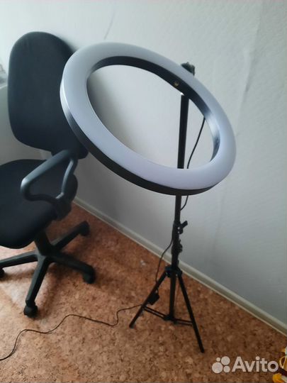 Кольцевая лампа со штативом 26 новая