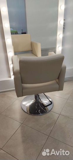 Парикмахерское кресло