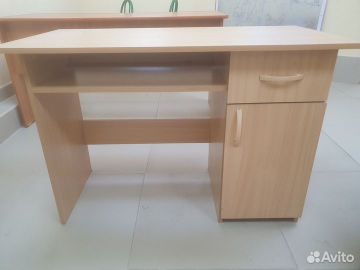 Стол и стулья