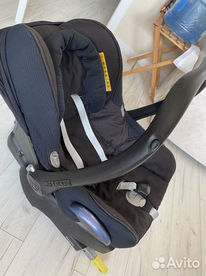 Автокресло люлька Maxi cosi Cabriofix с базой