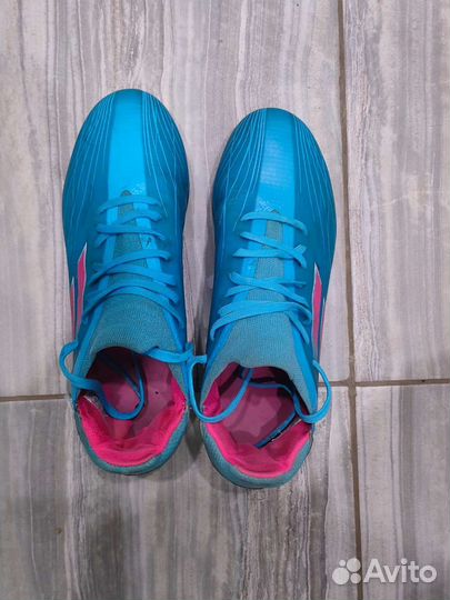Футбольные бутсы adidas