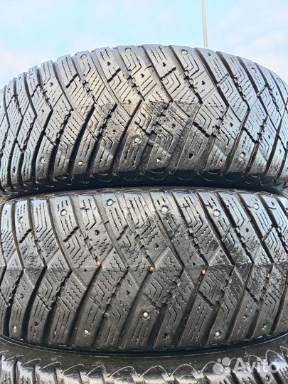 Goodyear UltraGrip Ice Arctic SUV 215/65 R17 99T