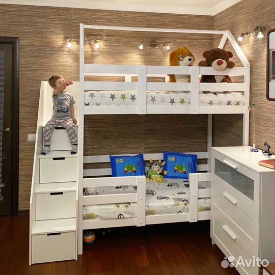 Двухъярусная кровать с лестницей комодом