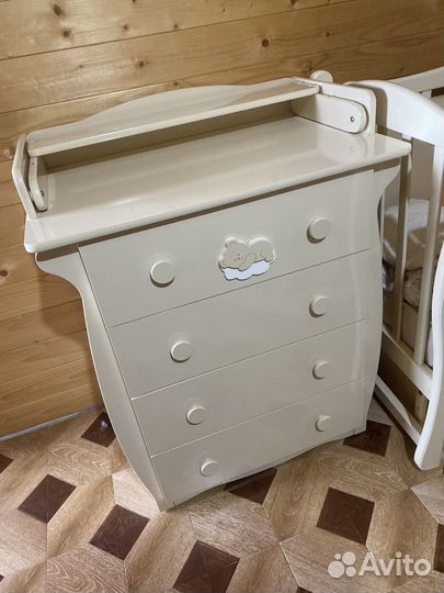 Кровать-люлька и комод