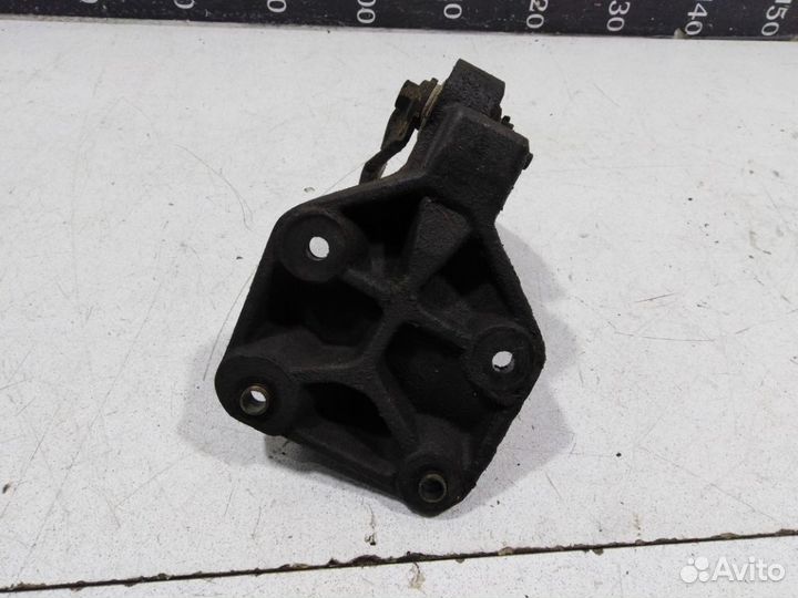 Кронштейн переднего правого привода