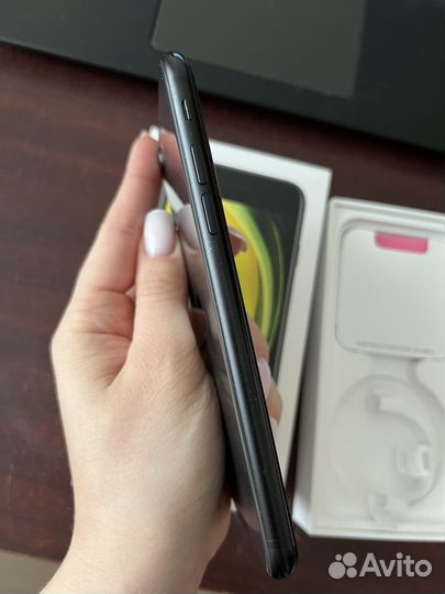 iPhone SE (2020), 64 ГБ