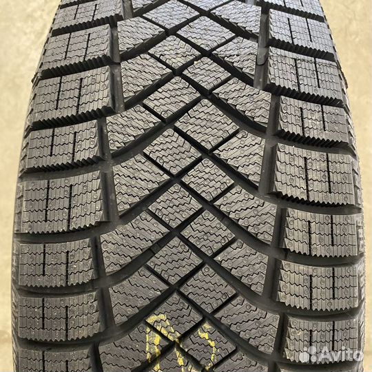 Pirelli Ice Zero FR 245/45 R20
