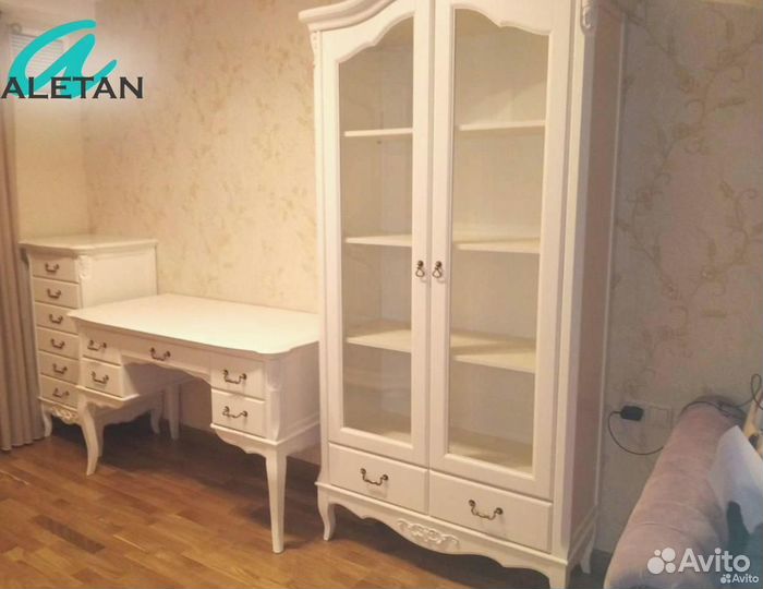 Сервант стеклянный массив