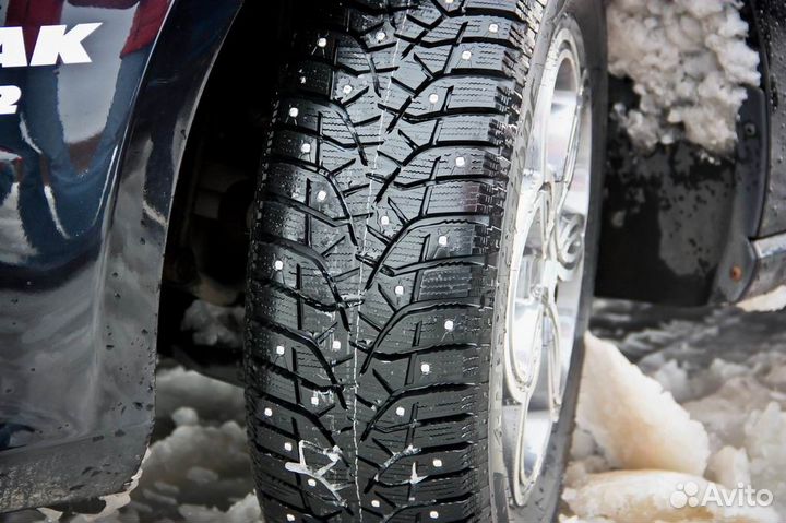 Bridgestone Blizzak Spike-02 235/55 R17