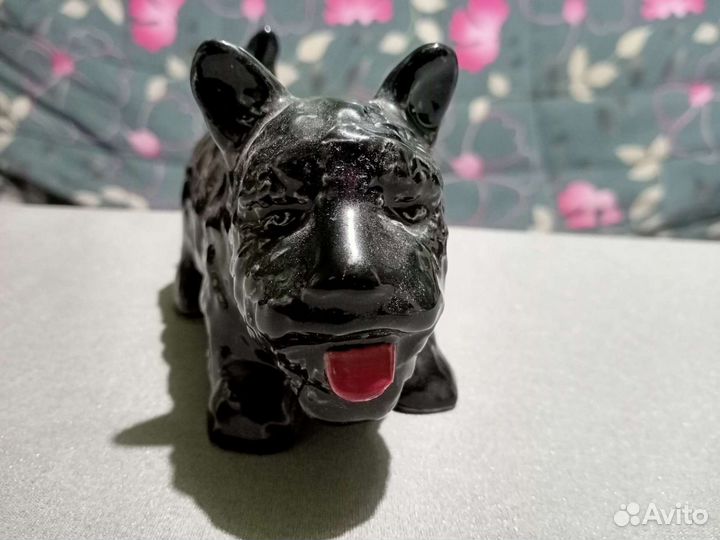 Статуэтка собака 