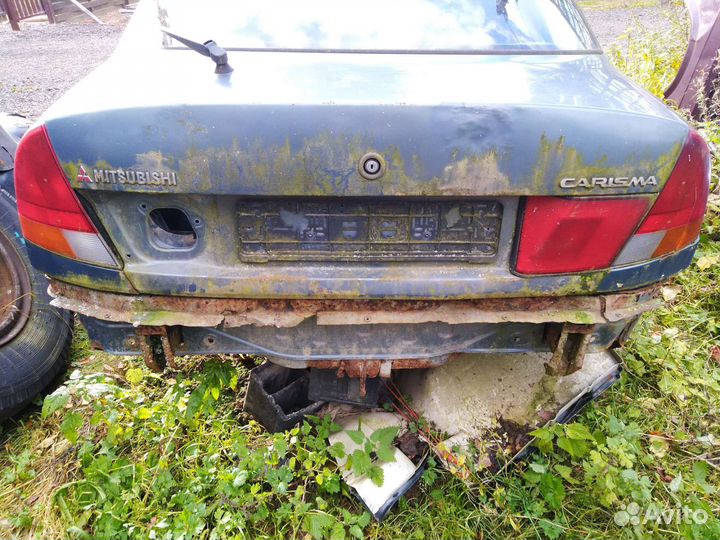 Задние фонари Митсубиси Каризма