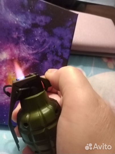 Зажигалки разные, пепельницы