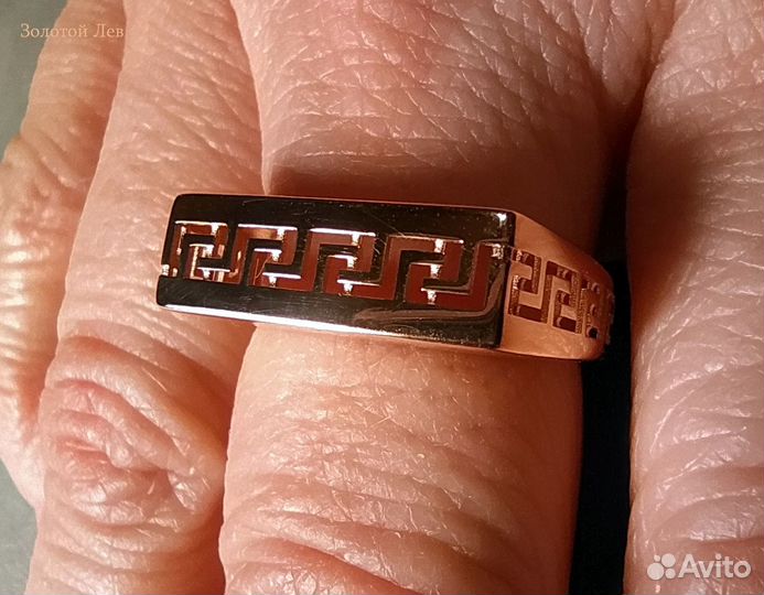 Печатки кольца золотые новые 19 размер