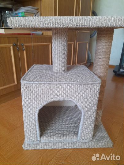 Кошачий домик с когтеточкой