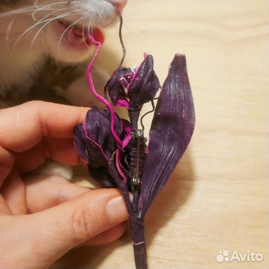 Брошь цветок