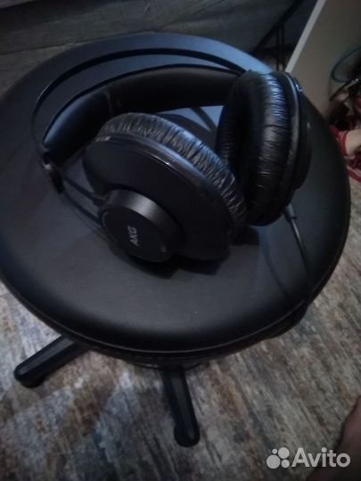 Студийные наушники akg k52