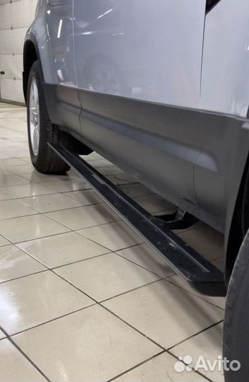 Электро пороги Land Rover Defender 2020 г