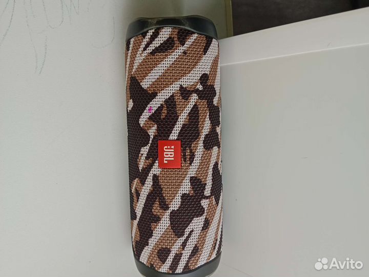 Продам колонкк JBL Flip 5 зарядник и колонка