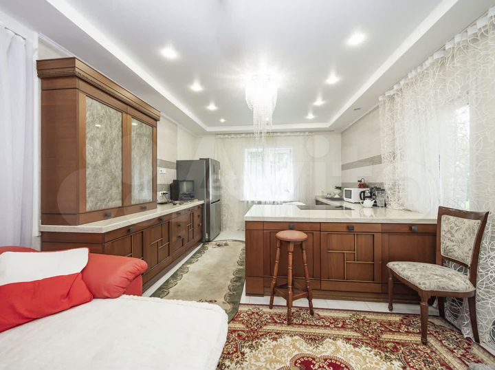 Коттедж 300 м² на участке 15 сот.