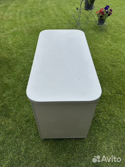 Маникюрный стол