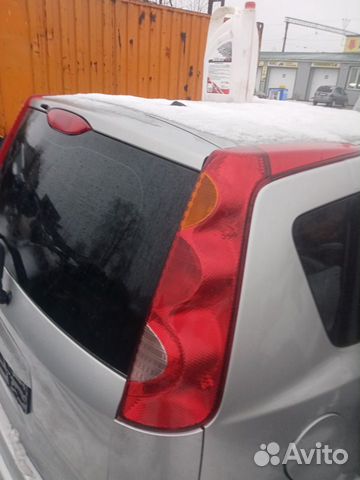 Фонарь задний правый Nissan Note 1