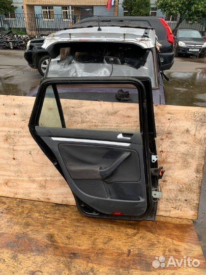 Левая задняя дверь Volkswagen Golf 5 универсал