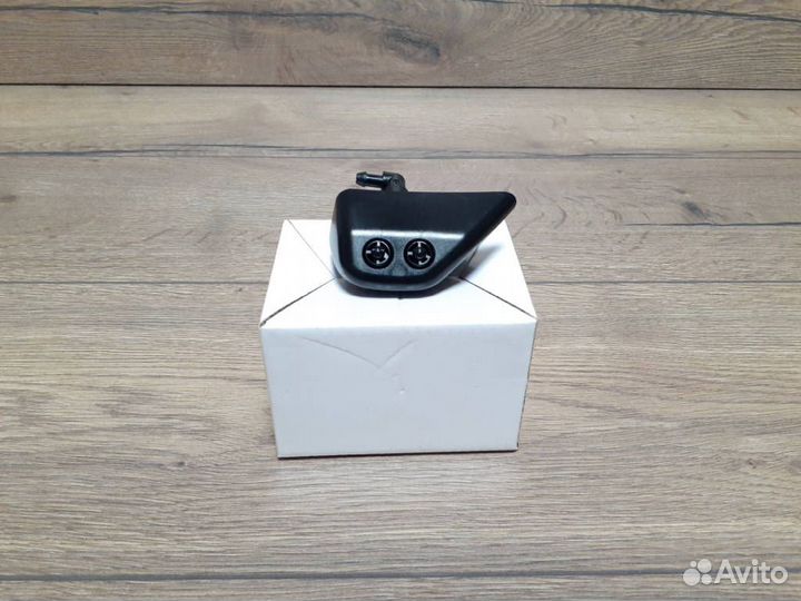 Омыватель фар левый Freelander 2 L359 LR003851