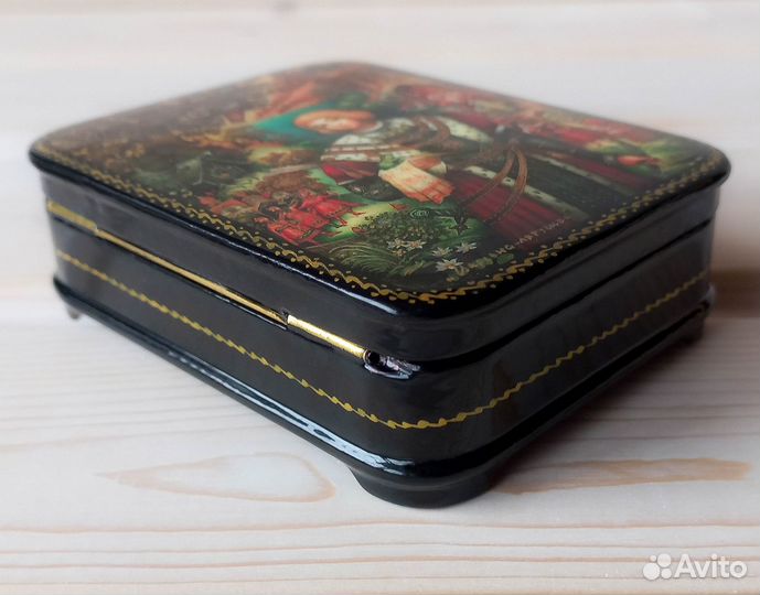 Шкатулка лаковая миниатюра