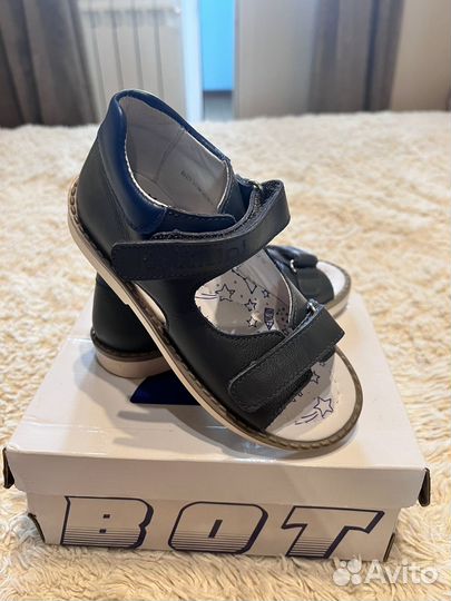 Кроссовки изи