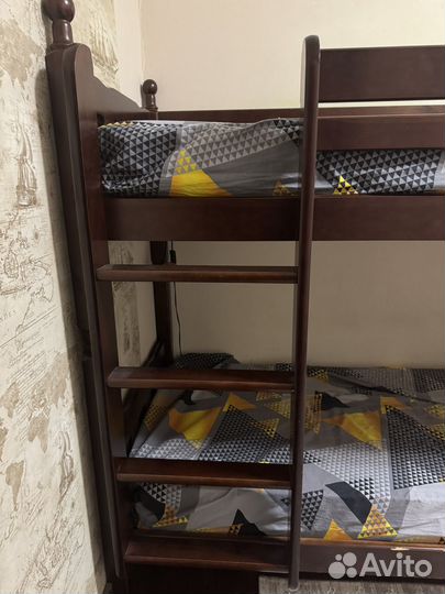 Двухярусная кровать б/у из массива