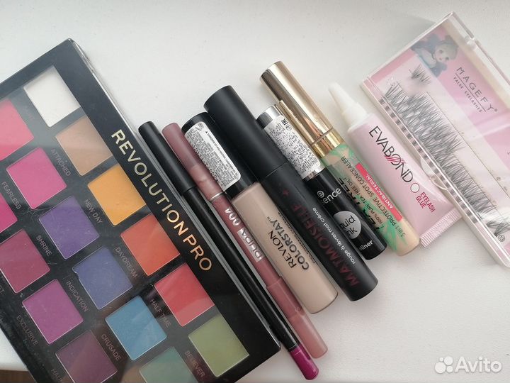 Набор косметики, декоративная и уходовая косметика