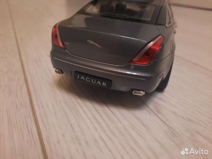 Jaguar xj 2010г. коллекционная модель игрушка маши