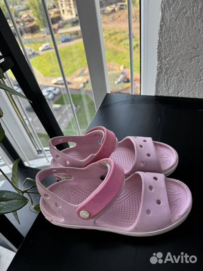 Сандалии crocs j2