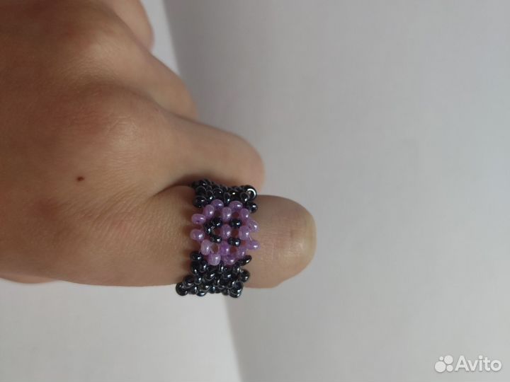 Кольцо из бисера со смайликом