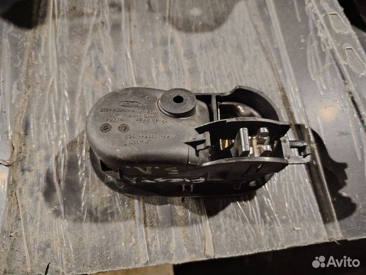 Ручка задняя левая Ford Fiesta Mk5