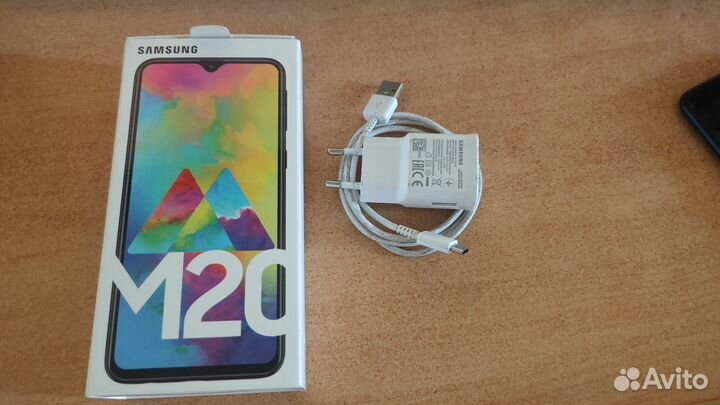 Samsung Galaxy M20, 3/32 ГБ