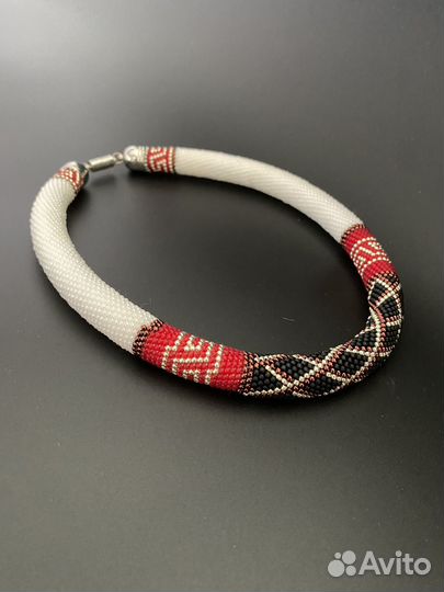 Колье, браслеты из бисера