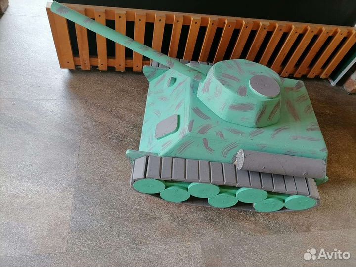 Танк из дерева