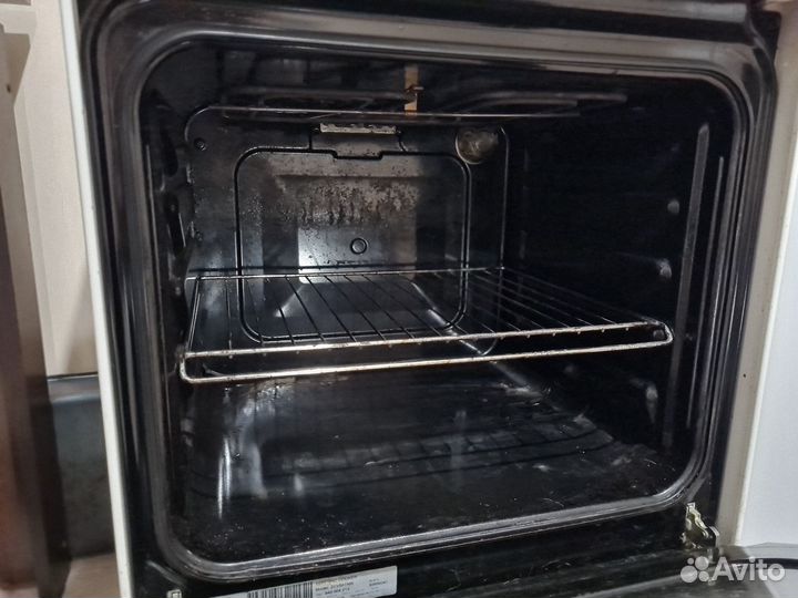 Электрическая плита (50-55 см) Zanussi ZCV561NW