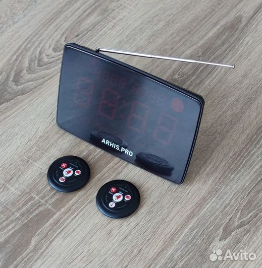 Табло отображения вызова на русском, кнопка вызова